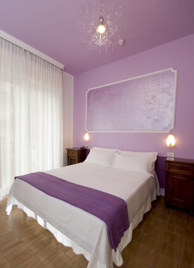 Hotel Trafalgar リミニ エクステリア 写真