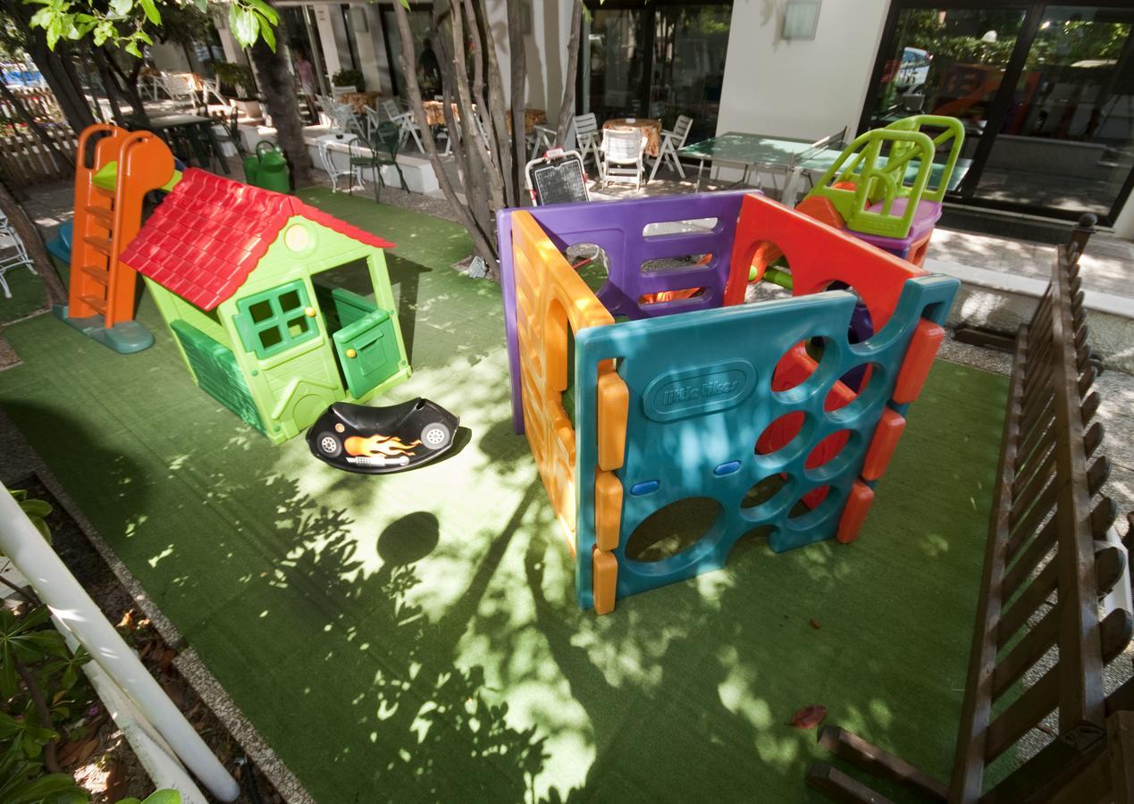 Hotel Trafalgar リミニ エクステリア 写真